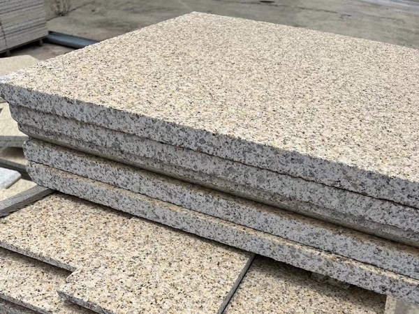 如何对黄锈石进行养护呢